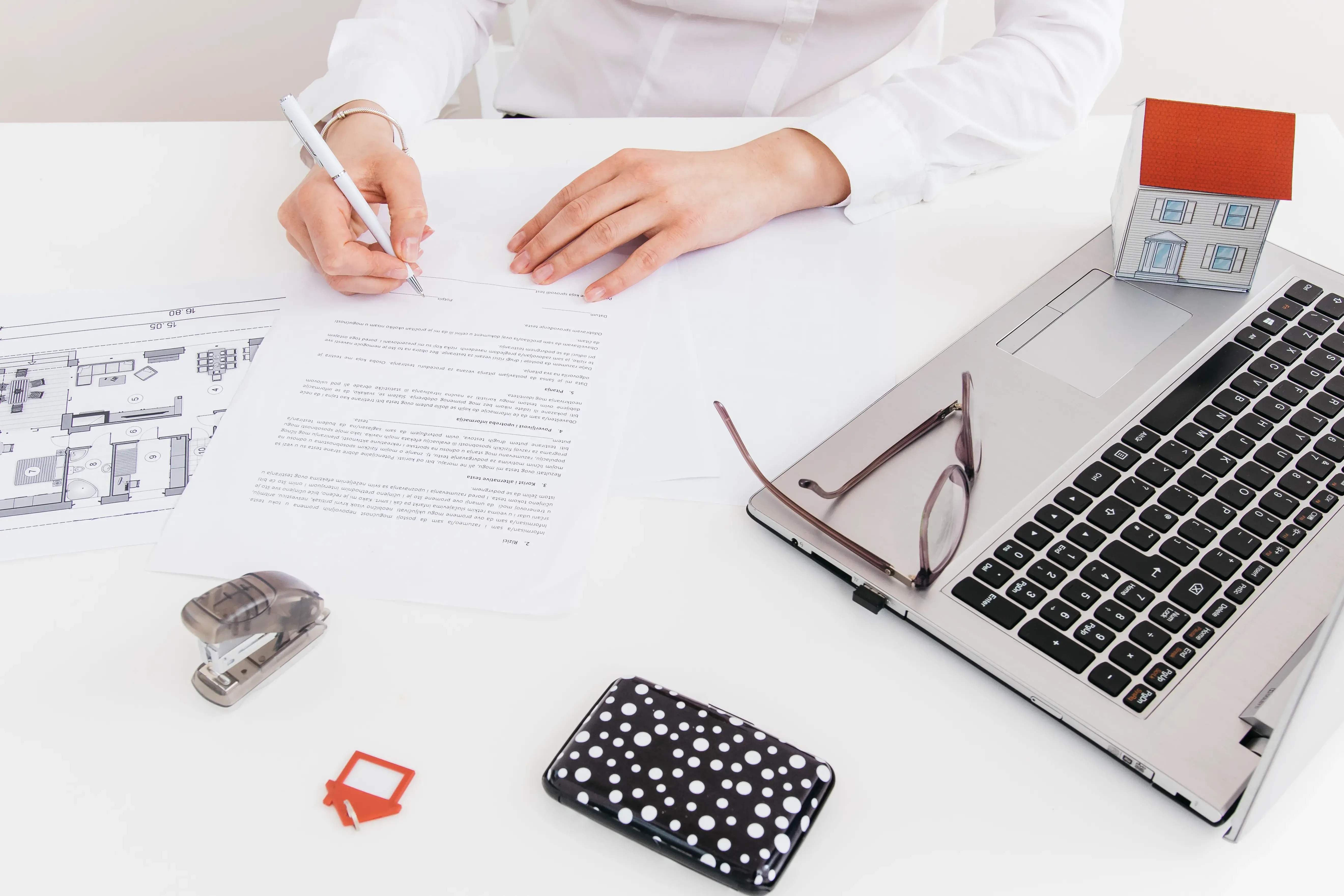 Advogado especializado em consultoria para imobiliária Imagem
